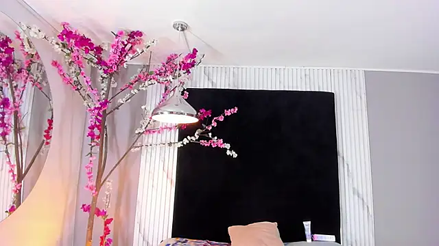 Aliyah Brooks cr online show from 12/02/25, 03:45