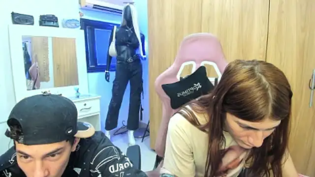 Pride couple online show from 07/02/26, 07:42