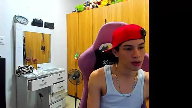 Pride couple online show from 07/09/26, 08:02