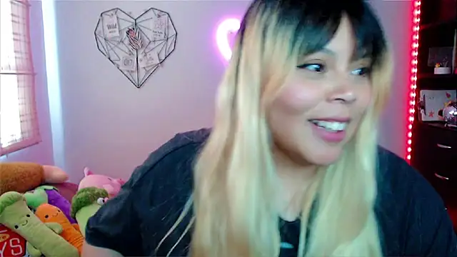 Snapshot of EllieMoonX chatting on 11/12/25, 07:46 EllieMoonX online show from 11/12/25, 07:46