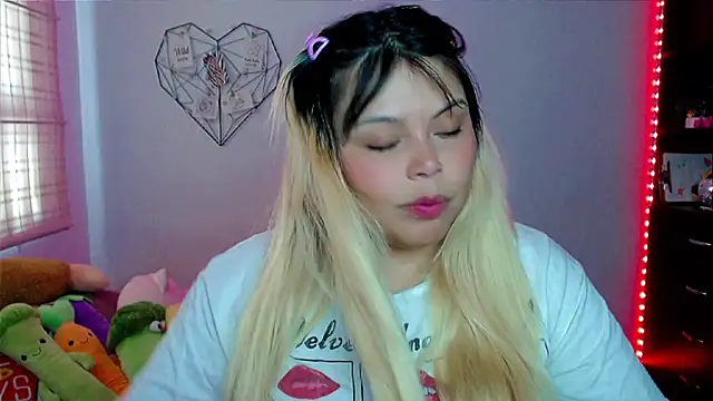 EllieMoonX online show from 12/04/25, 08:50