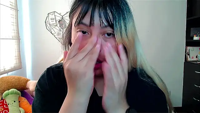 EllieMoonX online show from 12/19/25, 01:07