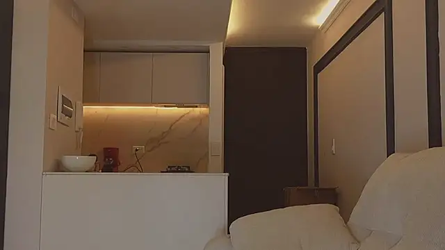 Snapshot of AbrilColls_ chatting on 10/28/25, 06:50 AbrilColls online show from 10/28/25, 06:50