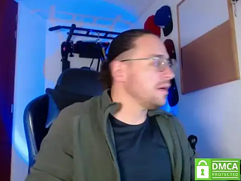 Snapshot of kurt_xx chatting on 10/23/25, 12:26 kurt xx online show from 10/23/25, 12:26