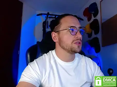 Snapshot of kurt_xx chatting on 10/31/25, 01:34 kurt xx online show from 10/31/25, 01:34