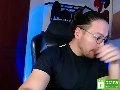 Snapshot of kurt_xx chatting on 11/06/25, 02:18 kurt xx online show from 11/06/25, 02:18