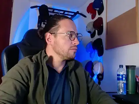 Snapshot of kurt_xx chatting on 11/11/25, 08:36 kurt xx online show from 11/11/25, 08:36