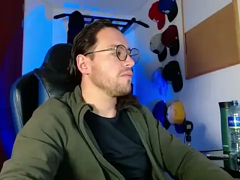 Snapshot of kurt_xx chatting on 11/13/25, 12:48 kurt xx online show from 11/13/25, 12:48