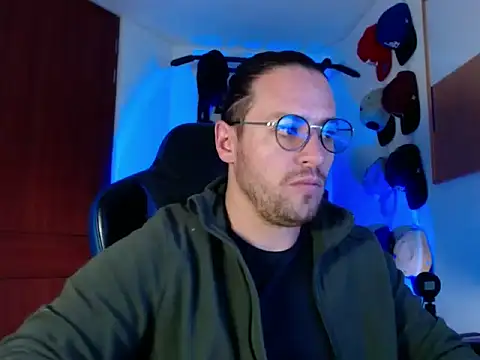 Snapshot of kurt_xx chatting on 11/14/25, 08:35 kurt xx online show from 11/14/25, 08:35