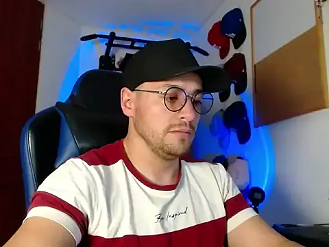 Snapshot of kurt_xx chatting on 11/21/25, 05:33 kurt xx online show from 11/21/25, 05:33