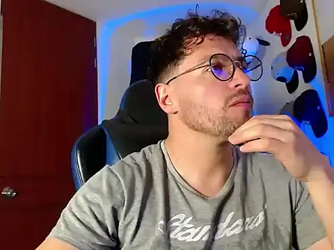 Snapshot of kurt_xx chatting on 12/20/25, 02:07 kurt xx online show from 12/20/25, 02:07