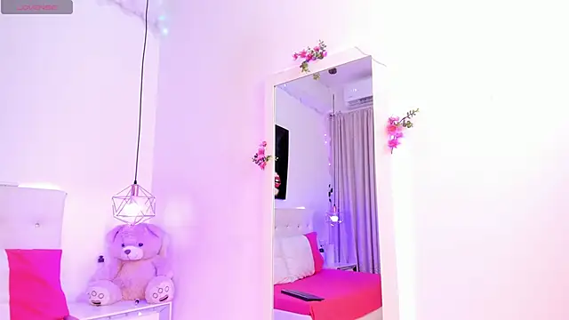 Nara Pink online show from 12/15/25, 02:32