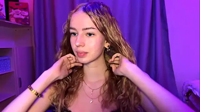 LunaCrave online show from 11/27/25, 02:41