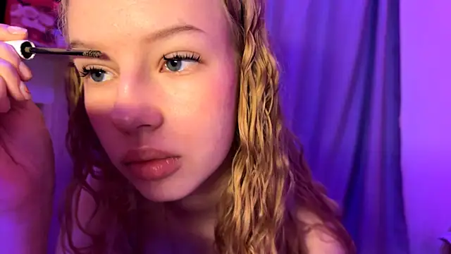 LunaCrave online show from 11/28/25, 12:41