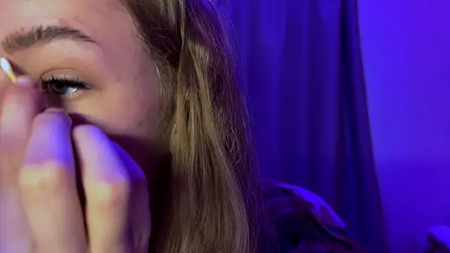 LunaCrave online show from 12/05/25, 11:08