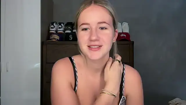 Snapshot of itssosierra chatting on 05/19/26, 12:38 itssosierra online show from 05/19/26, 12:38
