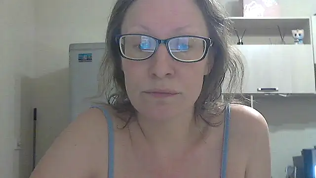 Snapshot of Tavriona chatting on 02/20/26, 01:44 Tavriona online show from 02/20/26, 01:44