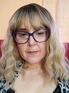 Amelialove42 online show from 05/05/26, 03:20