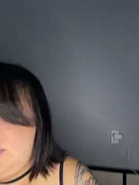 Snapshot of SwittieKendra chatting on 11/10/25, 07:18 SwittieKendra online show from 11/10/25, 07:18