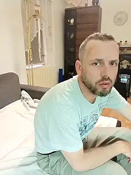 Snapshot of Mike_3789 chatting on 10/13/25, 04:29 Mike 3789 online show from 10/13/25, 04:29