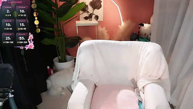 feifei1 L online show from 11/24/25, 02:39