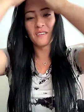 Snapshot of saris_moon chatting on 10/23/25, 05:33 saris moon online show from 10/23/25, 05:33