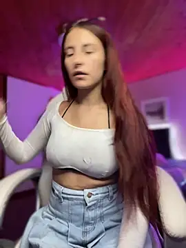 Snapshot of Im_scarlett18 chatting on 10/21/25, 03:46 Im scarlett18 online show from 10/21/25, 03:46