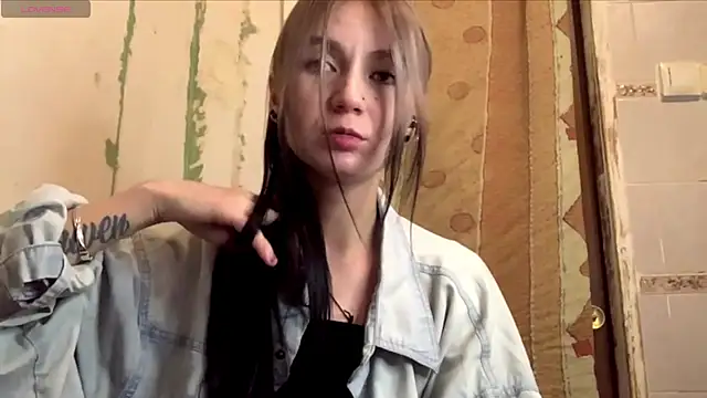 Snapshot of ArianeBhayani chatting on 10/09/25, 09:13 ArianeBhayani online show from 10/09/25, 09:13