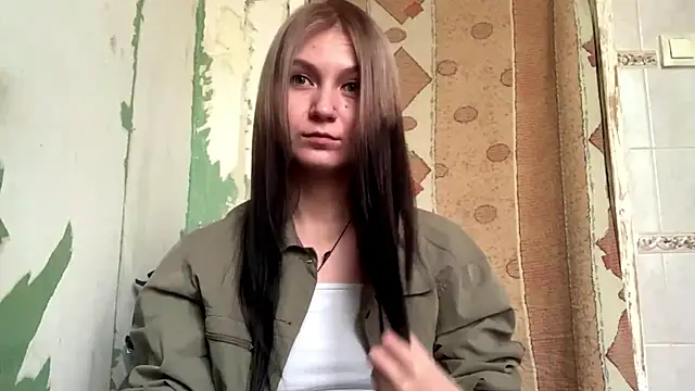 Snapshot of ArianeBhayani chatting on 10/18/25, 09:43 ArianeBhayani online show from 10/18/25, 09:43