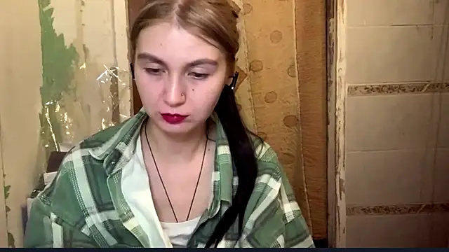 Snapshot of ArianeBhayani chatting on 10/24/25, 09:22 ArianeBhayani online show from 10/24/25, 09:22