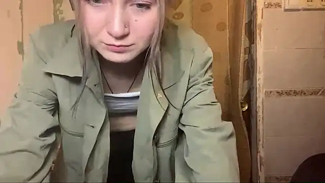 Snapshot of ArianeBhayani chatting on 10/30/25, 09:37 ArianeBhayani online show from 10/30/25, 09:37