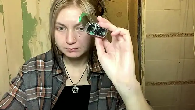 Snapshot of ArianeBhayani chatting on 11/04/25, 09:03 ArianeBhayani online show from 11/04/25, 09:03