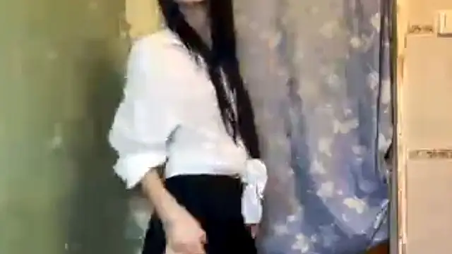 Snapshot of ArianeBhayani chatting on 12/17/25, 09:10 ArianeBhayani online show from 12/17/25, 09:10