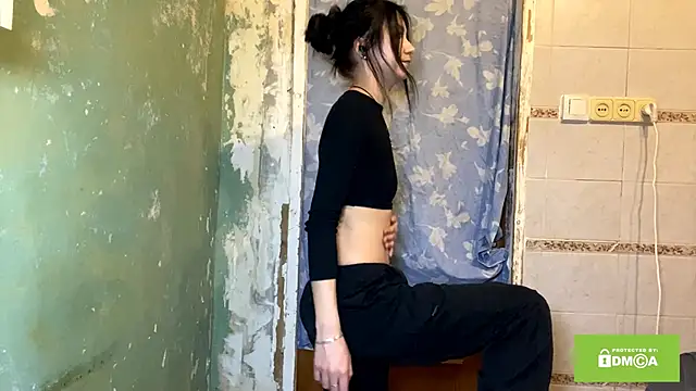 Snapshot of ArianeBhayani chatting on 12/19/25, 09:22 ArianeBhayani online show from 12/19/25, 09:22