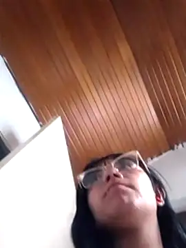 Snapshot of angie_rousse_ chatting on 10/27/25, 01:04 angie rousse online show from 10/27/25, 01:04