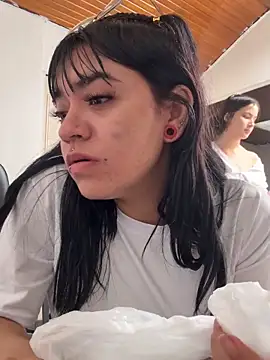 Snapshot of angie_rousse_ chatting on 11/27/25, 01:57 angie rousse online show from 11/27/25, 01:57