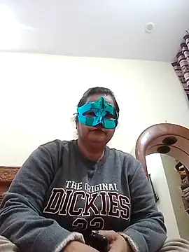 Snapshot of Honey-26 chatting on 12/16/25, 12:43 Honey-26 online show from 12/16/25, 12:43