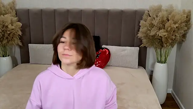 EdenSolis online show from 10/28/25, 07:12