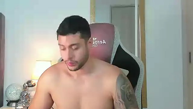 Snapshot of Ken_mailik1 chatting on 10/19/25, 07:14 Ken mailik1 online show from 10/19/25, 07:14