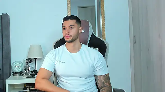 Snapshot of Ken_mailik1 chatting on 10/31/25, 11:17 Ken mailik1 online show from 10/31/25, 11:17