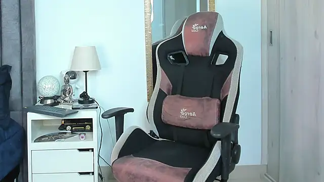 Snapshot of Ken_mailik1 chatting on 11/06/25, 10:10 Ken mailik1 online show from 11/06/25, 10:10