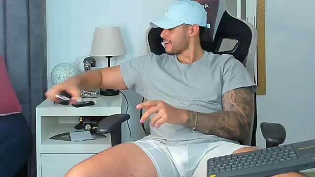 Snapshot of Ken_mailik1 chatting on 11/12/25, 06:14 Ken mailik1 online show from 11/12/25, 06:14