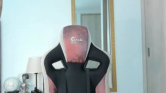 Snapshot of Ken_mailik1 chatting on 11/12/25, 11:14 Ken mailik1 online show from 11/12/25, 11:14