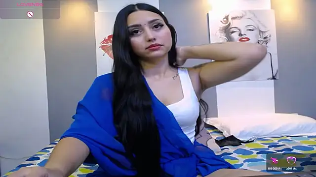 Snapshot of _tahira__ chatting on 11/25/25, 12:49 tahira online show from 11/25/25, 12:49