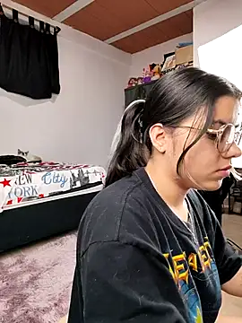 Snapshot of harper_ks chatting on 11/19/25, 01:38 harper ks online show from 11/19/25, 01:38