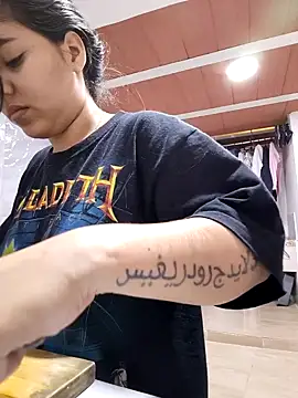 Snapshot of harper_ks chatting on 11/19/25, 04:18 harper ks online show from 11/19/25, 04:18