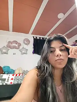 Snapshot of harper_ks chatting on 12/04/25, 11:13 harper ks online show from 12/04/25, 11:13