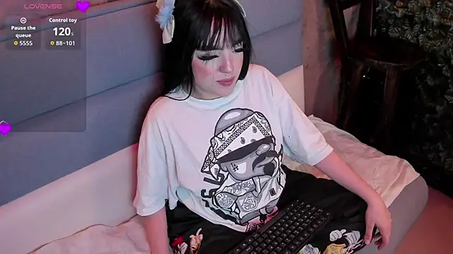 bubble  angel   online show from 11/14/25, 11:31