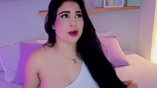 Snapshot of shainadavis chatting on 02/07/26, 03:32 shainadavis online show from 02/07/26, 03:32