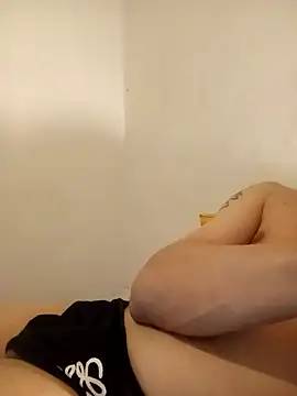 Snapshot of jjLARAY chatting on 11/03/25, 01:29 jjLARAY online show from 11/03/25, 01:29